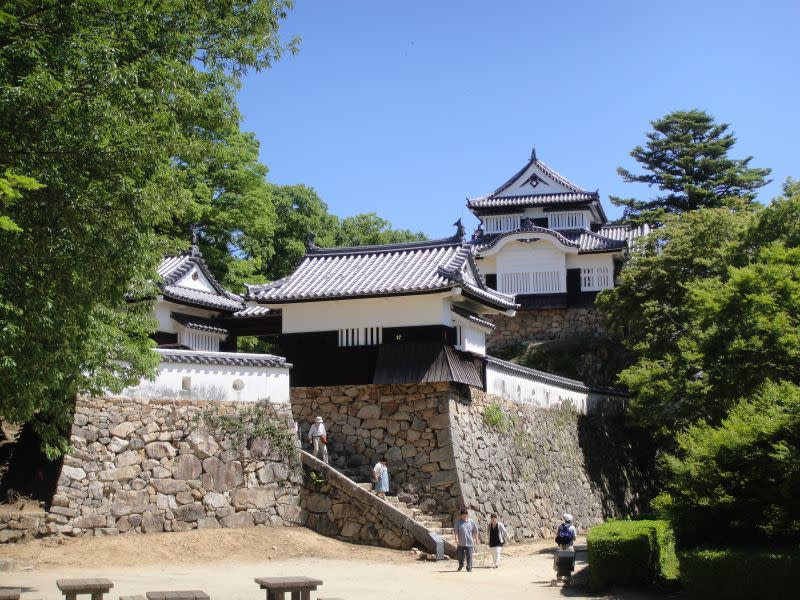 ▲搭乘纜車直達松山城，沿途還可以欣賞城市風景。（圖／雄獅提供）