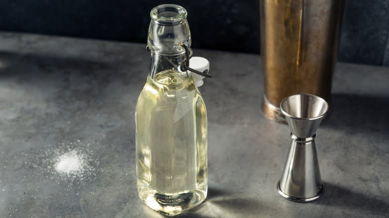 Simple syrup bottle