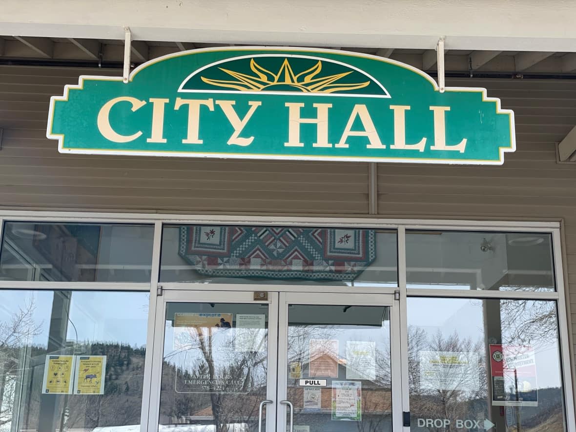 City hall in Merritt, B.C., will be closed Mondays when the compressed work week pilot begins, but will be open longer hours Tuesday through Friday. (Jenifer Norwell/CBC - image credit)