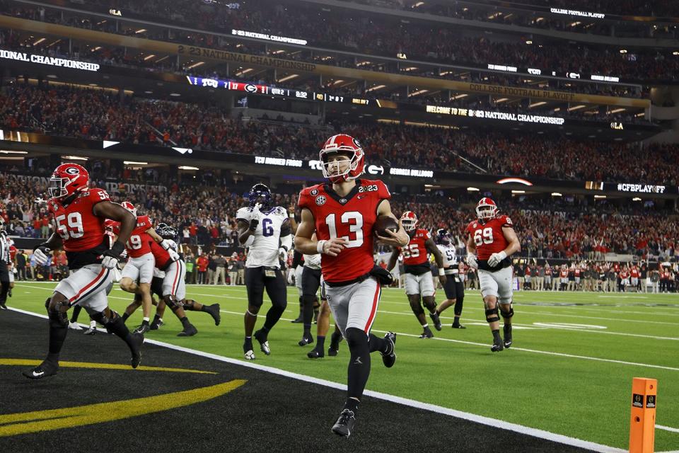 Georgia Bulldogs quarterback Stetson Bennett (13) carries the ball for a touchdown during CFP National Championship game between the Georgia Bulldogs and the TCU Horned Frogs