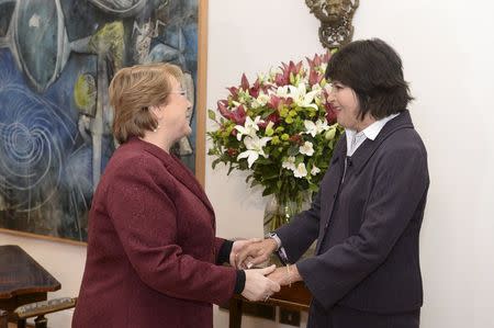 Chile's President Michelle Bachelet (L) meets with Carmen Gloria Quintana, who suffered serious injuries when she was set on fire during a Santiago labor strike on July 2, 1986, at the government palace in Santiago, Chile, July 30, 2015, in this handout courtesy of the Chilean Presidency. REUTERS/Alex Ibanez/Chilean Presidency/Handout via Reuters