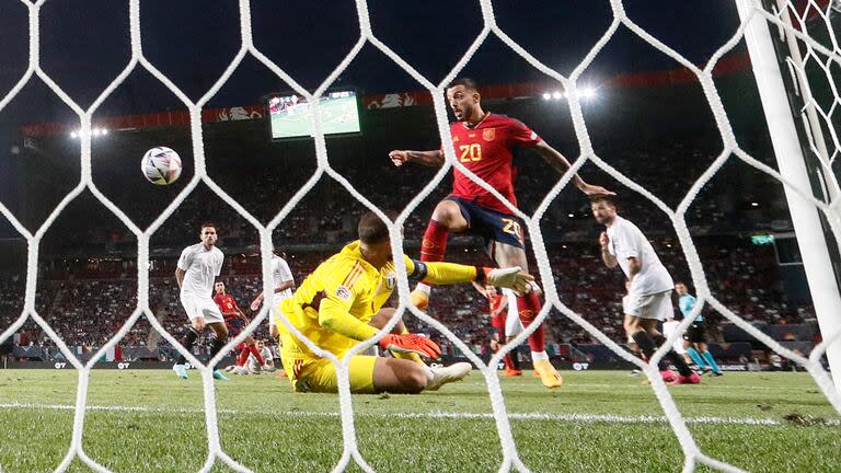 La sutileza de Joselu, en gran definición frente a Gianluigi Donnarumma; gracias a este tanto, España jugó y ganó la final de la Liga de Naciones de Europa 2023