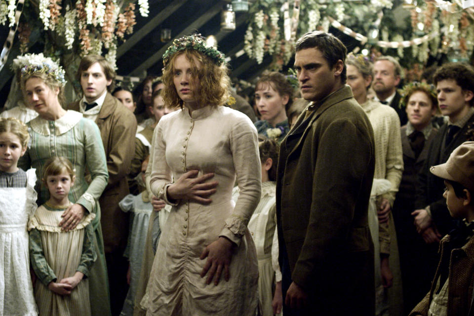 Bryce Dallas Howard and Joaquin Phoenix in The Village