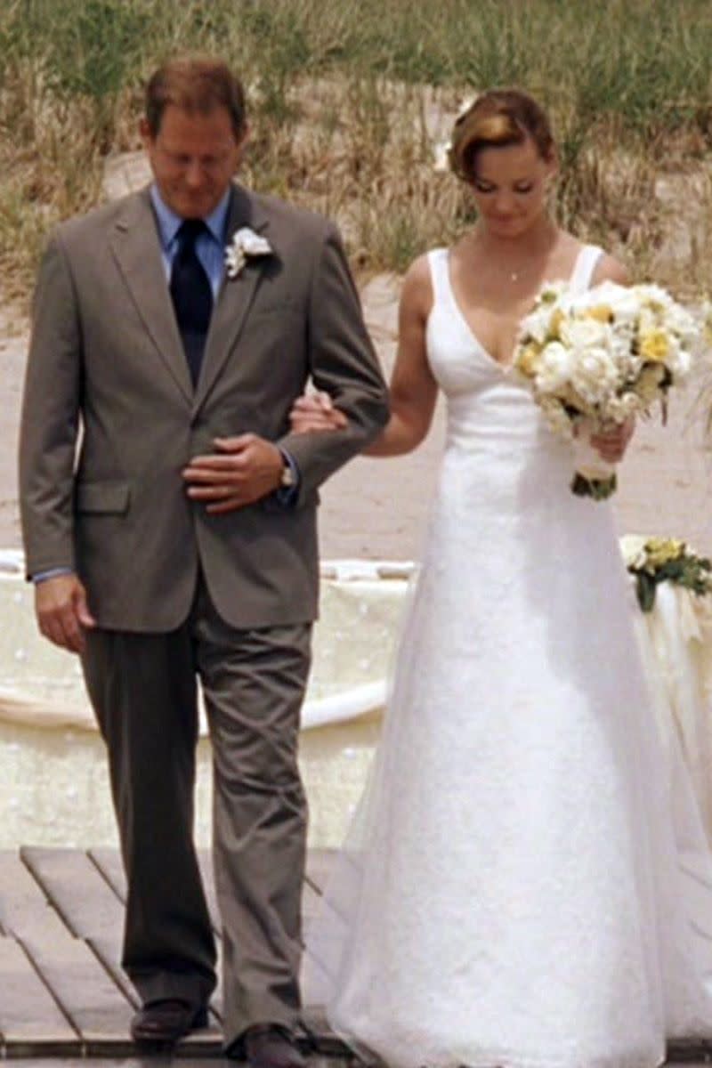 <p>When Jane Nichols (Katherine Heigl) put on her 28th dress and <em>finally</em> planned her own nuptials, she opted for a beach wedding. The sleeveless A-line dress she selected may not have been her mother's wedding dress (too soon?), but it looked lovely on her.<br></p>