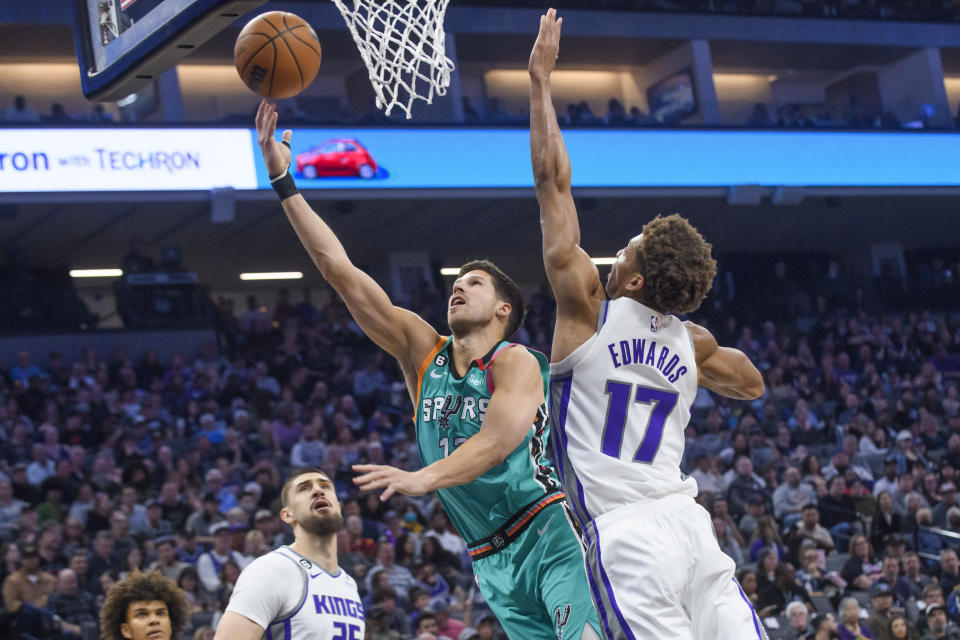 San Antonio Spurs forward Doug McDermott shoots over Sacramento Kings forward Kessler Edwards (17) during the first quarter of an NBA basketball game in Sacramento, Calif., Sunday, April 2, 2023. (AP Photo/Randall Benton)