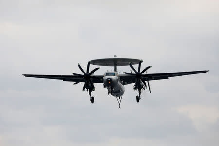 A U.S. E-2C Hawkeye approaches the deck of U.S. aircraft carrier USS Carl Vinson during an annual joint military exercise called "Foal Eagle" between South Korea and U.S., in the East Sea, South Korea, March 14, 2017. REUTERS/Kim Hong-Ji