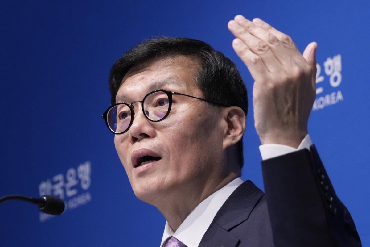 South Korea’s central bank raises rates in a bid to boost the economy