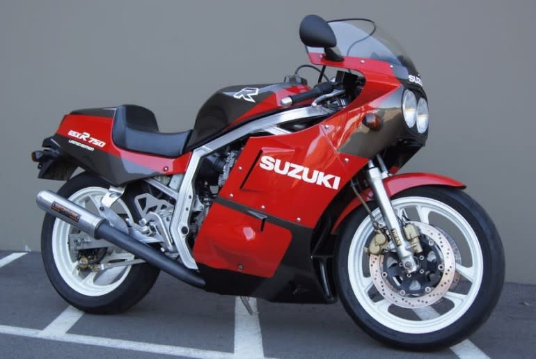 JDM-Spec-1986-Suzuki-GSX-R-750-Limited-Edition-Front-Right