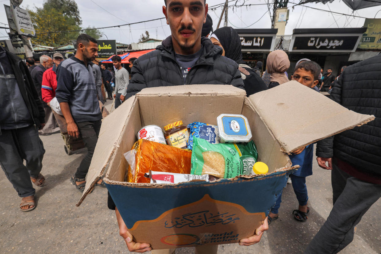 La communauté internationale exige des explications à Israël après la mort d’humanitaires (photo d’illustration d’un carton de nourriture provenant de World Central Kitchen).