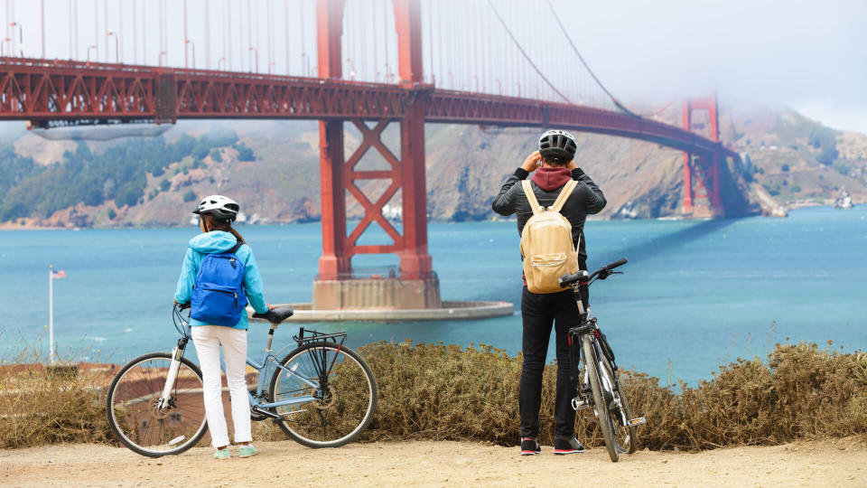 bicycles, bicyclists, biking, golden gate bridge, san francisco, tourists