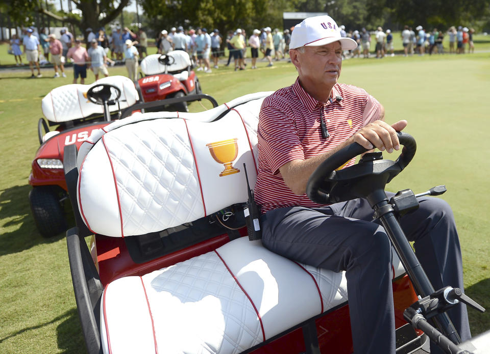 United States captain Davis Love III waits along the 18th green during practice for the Presidents Cup golf matches at the Quail Hollow Club, Tuesday, Sept. 20, 2022, in Charlotte, N.C. (Jeff Siner/The Charlotte Observer via AP)