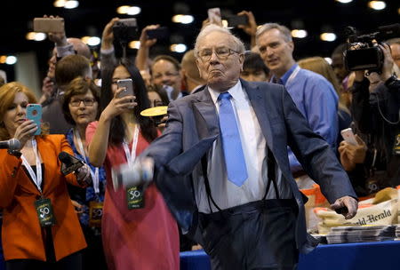 Berkshire Hathaway CEO Warren Buffett participates in a newspaper throwing contest prior to the Berkshire annual meeting in Omaha, Nebraska, May 2, 2015. REUTERS/Rick Wilking