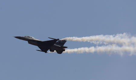 A Pakistani F-16 fighter jet flies during Pakistan Day military parade in Islamabad, Pakistan, March 23, 2017. REUTERS/Faisal Mahmood