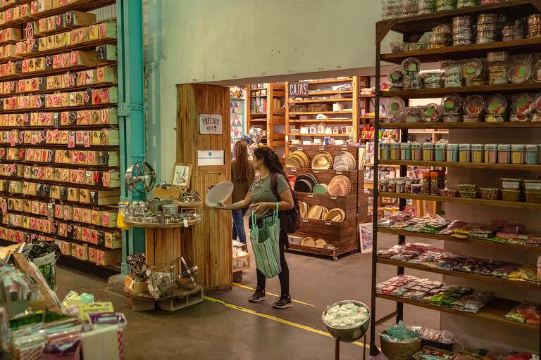 La Botica del Pastelero es una enorme tienda de suministros de repostería, que vende tablas de cortar de mármol artísticas,cortadores de galletas creativos y muchos utensilios