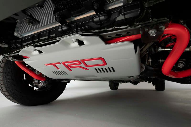 TRD車型配有TRD防護板及防傾桿。