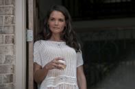 Um Zeit für Suri zu haben, nimmt Katie Holmes nur noch wenige Rollen an - zuletzt etwa eine kleine in "Logan Lucky". Ihr Ziel: Regisseurin werden. "Wenn ich selbst Regie führe, bin ich diejenige, die das Zeitfenster bestimmt, in dem etwas gemacht wird", erklärte sie 2017 in "Town & Country". Ihr Regiedebüt "All We Had" lief 2016 auf dem Tribeca Film Festival.