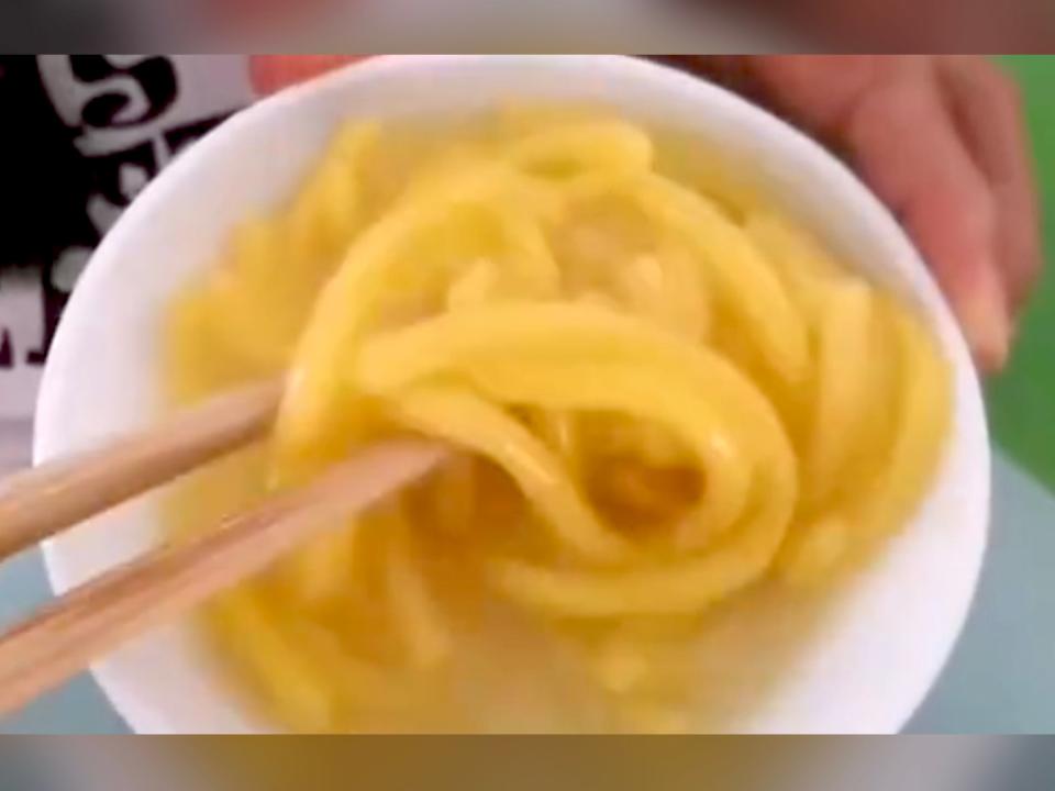 &lt;p&gt;Suantangzi is a thick type of noodle made from fermented corn flour&lt;/p&gt; (iqiyi)