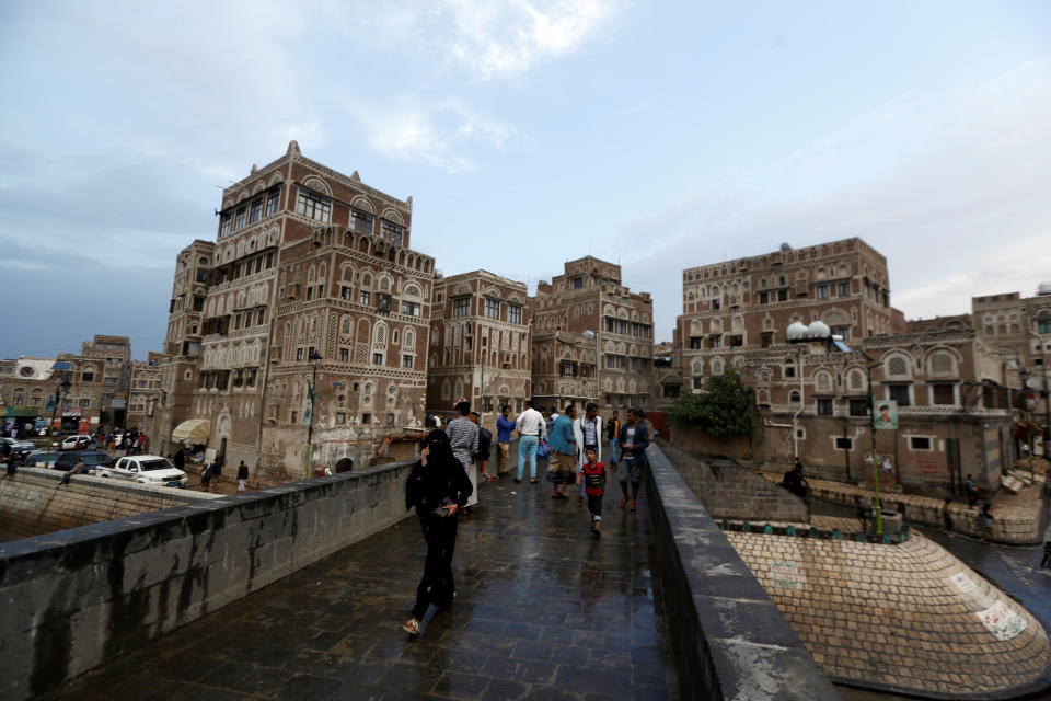 A woman walks on a bridge in the old quarter of Sanaa, Yemen August 6, 2018. Picture taken August 6, 2018. REUTERS/Khaled Abdullah