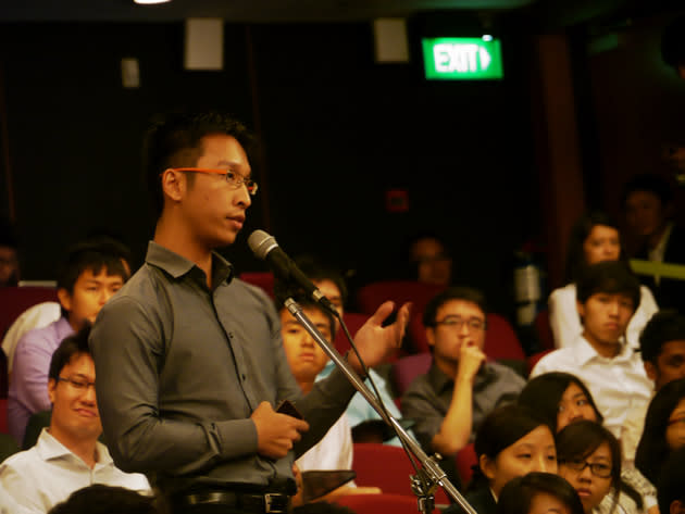 Students continuously engaged DPM Teo in a continuous stream of questions and comments. (Yahoo! photo/Jeanette Tan)