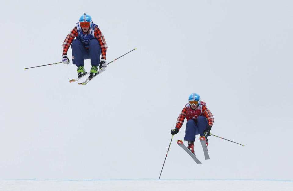 Canada's Marielle Thompson and Canada's Kelsey Serwa (R) compete during the women's freestyle skiing skicross finals at the 2014 Sochi Winter Olympic Games in Rosa Khutor February 21, 2014. REUTERS/Lucas Jackson (RUSSIA - Tags: SPORT SKIING OLYMPICS)