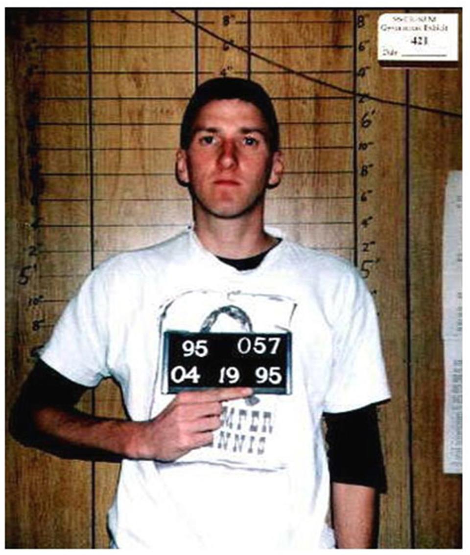 oklahoma city bomber timothy mcveigh mug shot