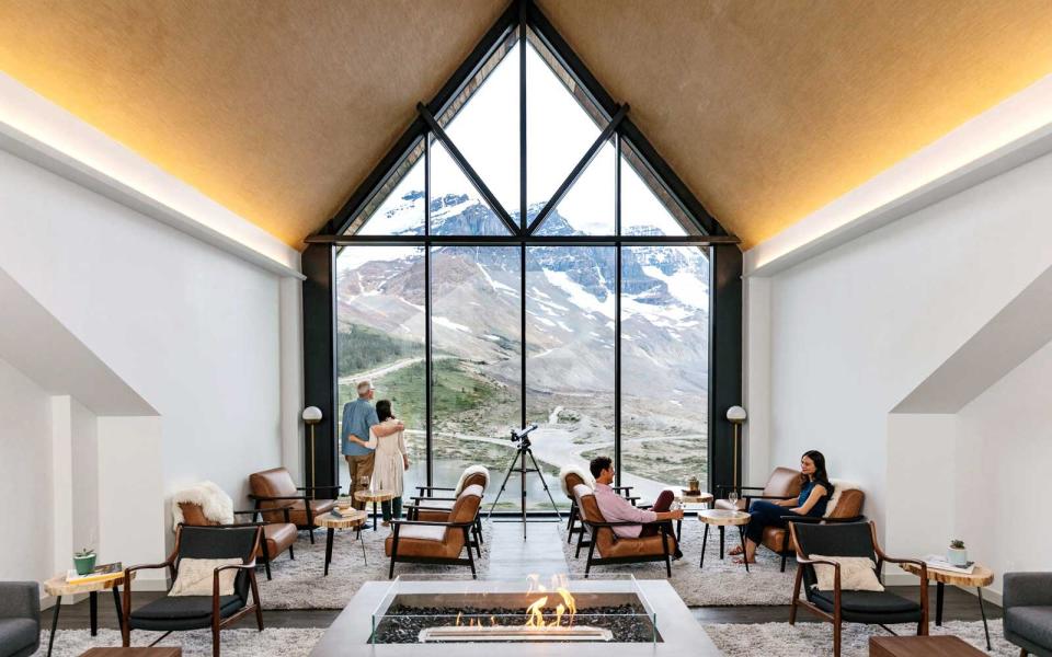 Sitting room at Glacier View Lodge, Jasper, Canada