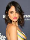 <p>Eiza González lució despampanante en la gala “Baby2Baby”, en Culver City, California, con este vestido multicolor con tremendo escote/Getty Images </p>