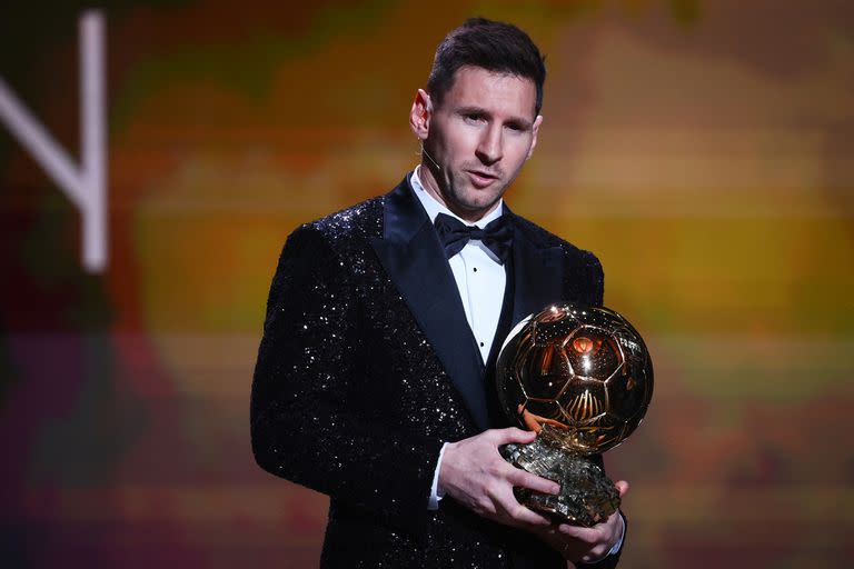 Lionel Messi recibió por séptima vez un Balón de Oro el 29 de noviembre último, en París, entregado por la revista France Football; este lunes puede ganar el premio The Best, de FIFA, en Zúrich.