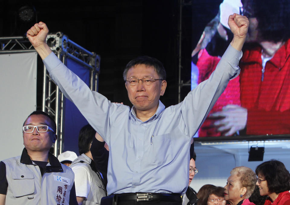 Taipei city mayor and city mayoral candidate Ko Wen-je celebrates his victory with supporters in Taipei, Taiwan, Sunday early morning, Nov. 25, 2018. Taiwan's ruling party suffered a major defeat Saturday in local elections seen as a referendum on the administration of the island's independence-leaning president amid growing economic and political pressure from China. (AP Photo/Chiang Ying-ying)