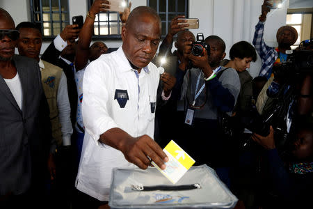 FILE PHOTO: Martin Fayulu, Congolese joint opposition Presidential candidate, casts his vote at a polling station in Kinshasa, Democratic Republic of Congo, December 30, 2018. REUTERS/Baz Ratner/File Photo