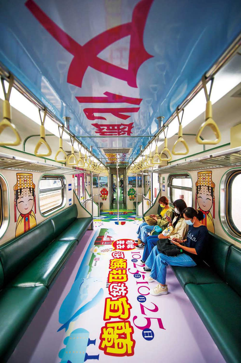 宜蘭縣政府今年與台鐵合作，推出「媽祖彩繪列車」，Q版造型十分吸睛。（圖／宜蘭縣政府提供）