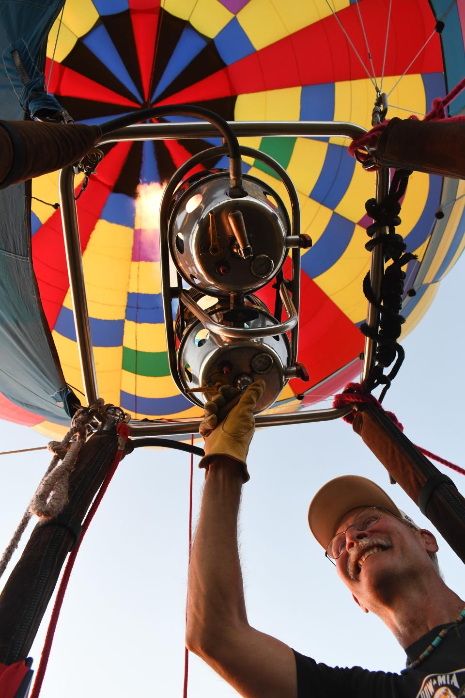 Hot air balloon pilot Bob Pulaski has a fear of heights. So he reasoned that if he learned to fly a balloon, he would get over it.