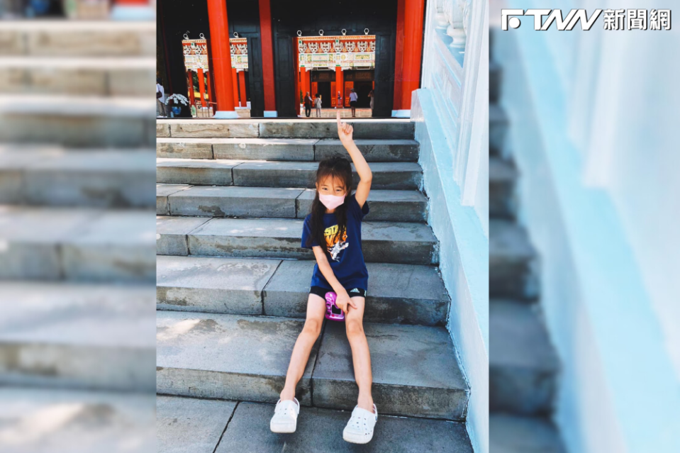 隋棠的6歲女兒嚕喜逆天長腿遺傳自媽媽的好基因。（圖／隋棠臉書）