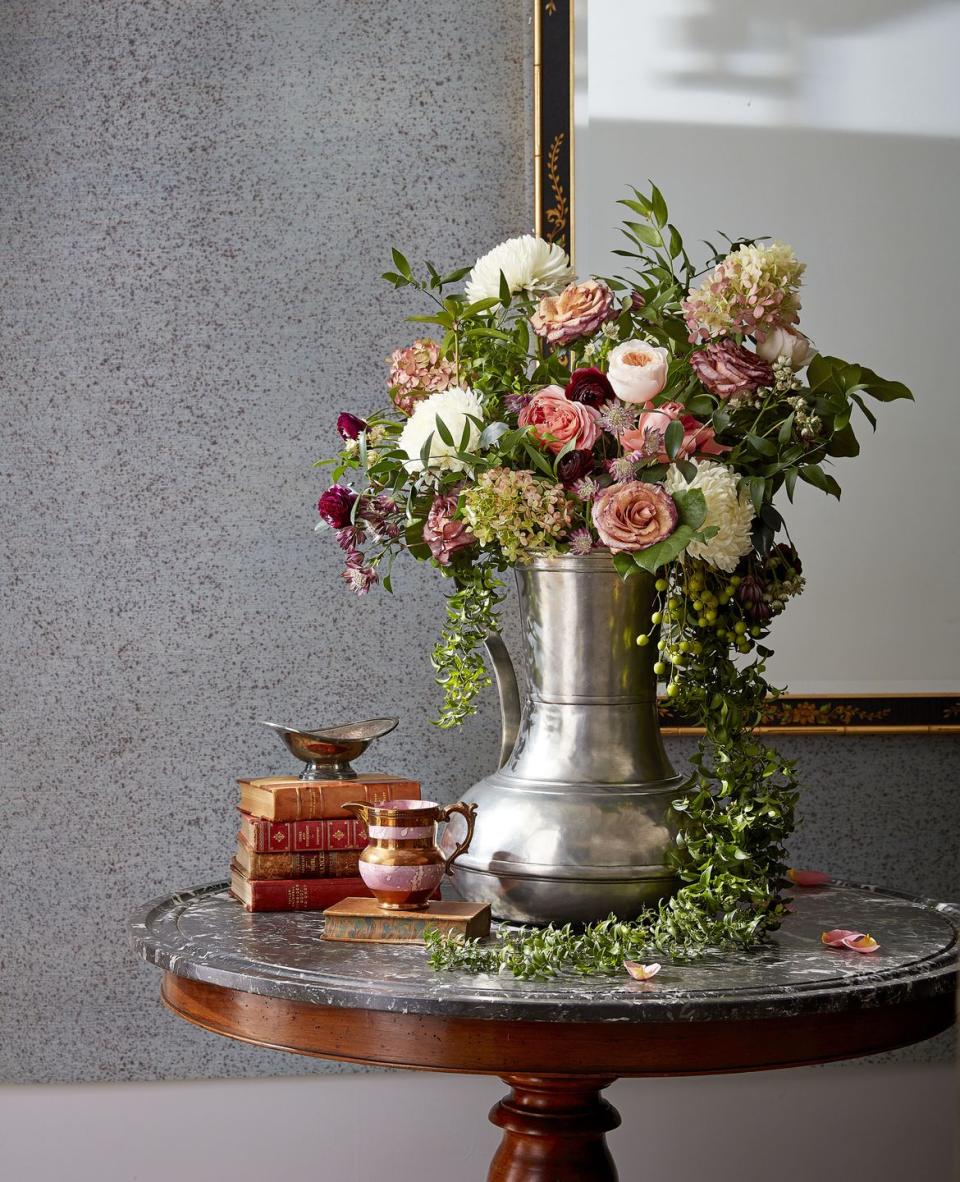 18 Stunning Fall Flower Arrangements to Decorate Your Home for Dinner Parties