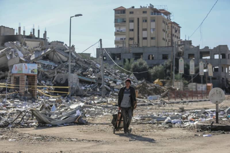 A palestinian man walks amid the devastation caused by the Israeli bombing on the Nuseirat refugee camp, after the withdrawal of Israeli forces from the area. Mohammed Talatene/dpa