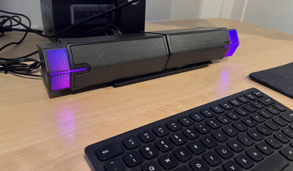 The Jeecoo M20 can be linked together for a soundbar-like experience, but you can also separate them for proper stereo sound. Colorful LEDs adorn the ends. (PhotoRick Broida/Yahoo)