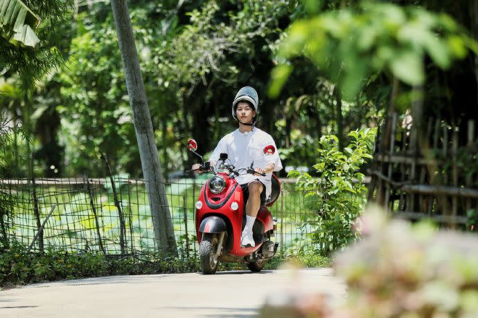 ▲許光漢親自體驗田園生活。（圖／《嚮往的生活》微博）