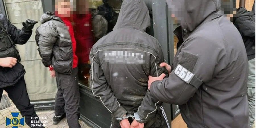 Ukraine SBU arrests gang responsible for extorting injured soldier