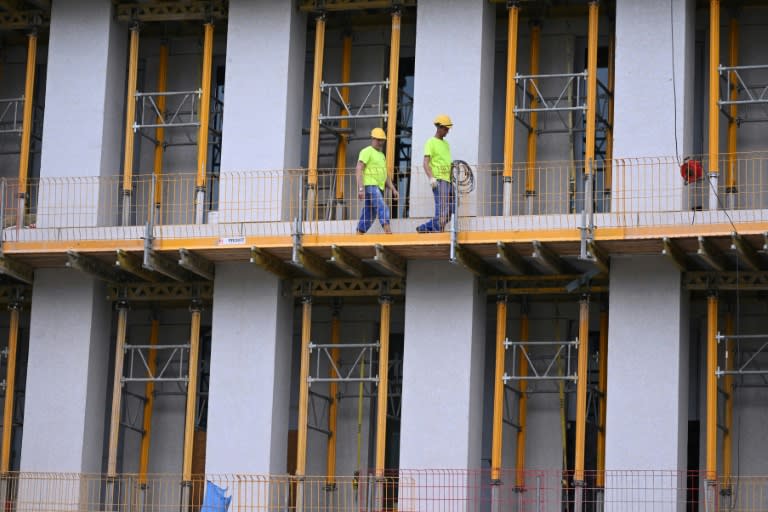 Der Auftragseingang im Bauhauptgewerbe ist im Februar gestiegen: Nach Angaben des Statistischen Bundesamts lag das reale Plus verglichen mit Januar bei 1,8 Prozent. Die Branche sieht darin aber noch keinen Grund zur Entwarnung. (Ina FASSBENDER)