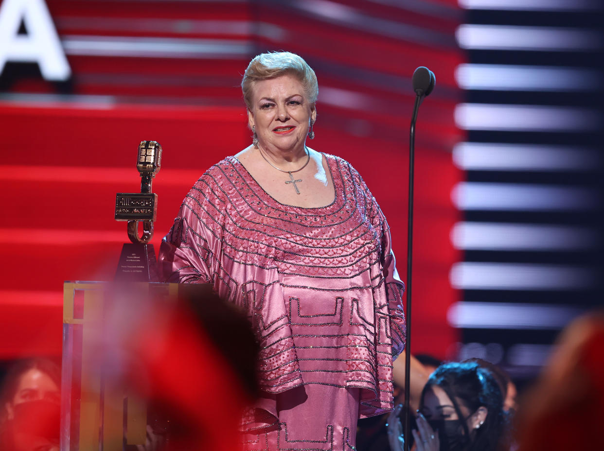 Paquita la del Barrio ha declarado que los hombres no merecen el sacrificio de que las mujeres modifiquen su cuerpo para gustarles más (Photo by: John Parra/Telemundo/NBCU Photo Bank via Getty Images)