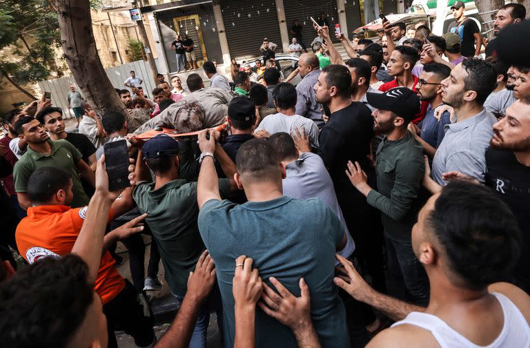 Los ataques israelíes golpearon la Ciudad de Gaza. (Photo by MAHMUD HAMS / AFP)