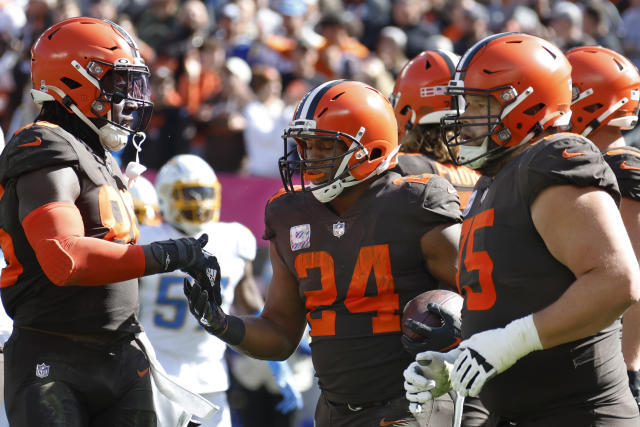 Browns can't overcome bad defense again in 30-28 loss to Chargers, as York  misses game-winner - Dawgs By Nature