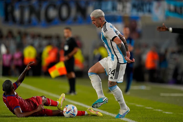 Enzo Fernández fue titular en el partido frente a Panamá y lo reemplazó Leandro Paredes 