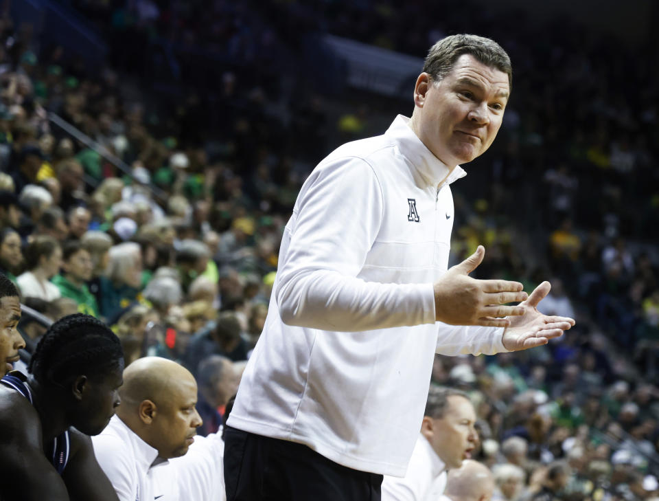 Arizona coach Tommy Lloyd talks to the team during the first half of an NCAA college basketball game against Oregon in Eugene, Ore., Saturday, Jan. 27, 2024. (AP Photo/Thomas Boyd)