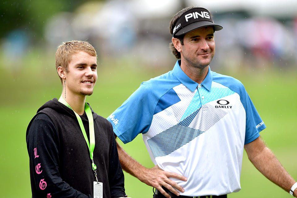 Justin Bieber chills with pro golfer Bubba Watson. (Photo: Stuart Franklin/Getty Images)