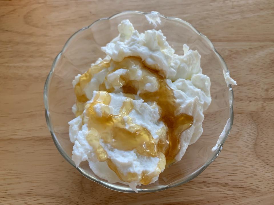 greek yogurt with honey