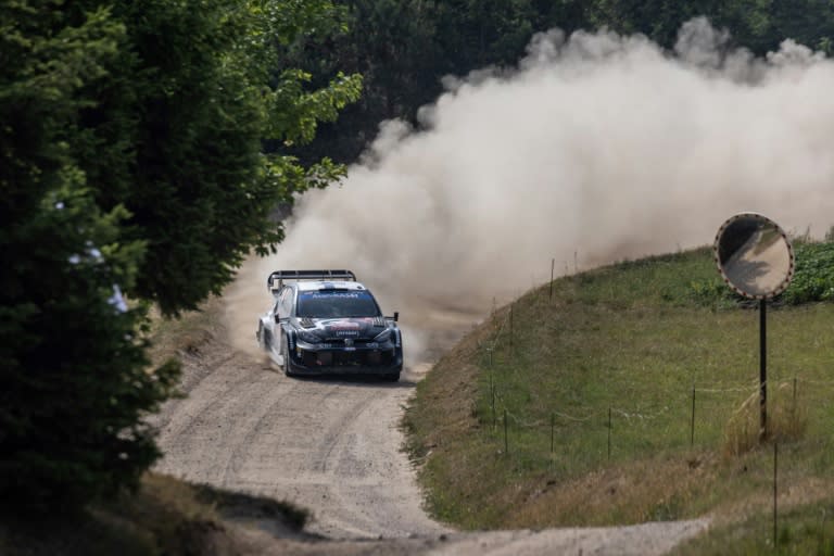 El piloto finlandés Kalle Rovanperä y el copiloto Jonne Halttunen compiten en el Rally de Polonia, cerca de la localidad de Nowy Probark, el 30 de junio de 2024 (Wojtek Radwanski)