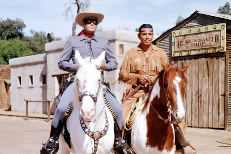 El llanero solitario (Clayton Moore) junto a Toro (Jay Silverheels)