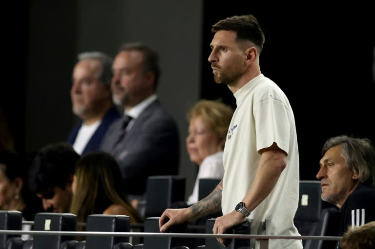 Lionel Messi sigue desde la grada el partido del miércoles entre Inter Miami y Monterrey. (Megan Briggs)