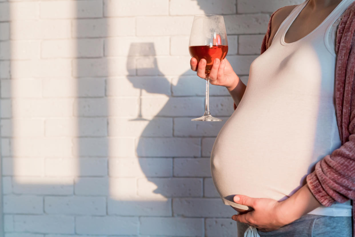 A new survey has found 26% of young people don't realise the advice is to avoid alcohol in pregnancy. (Getty Images)